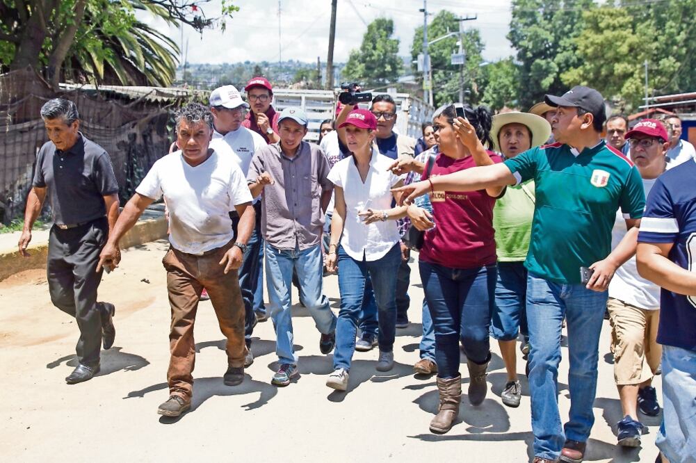 En el pueblo Santa María Nativitas, Claudia Sheinbaum se comprometió que a las personas damnificadas se les entregarán apoyos directos, para garantizar su derecho a la vivienda, no créditos bancarios (MOISÉS PABLO. CUARTOSCURO)
