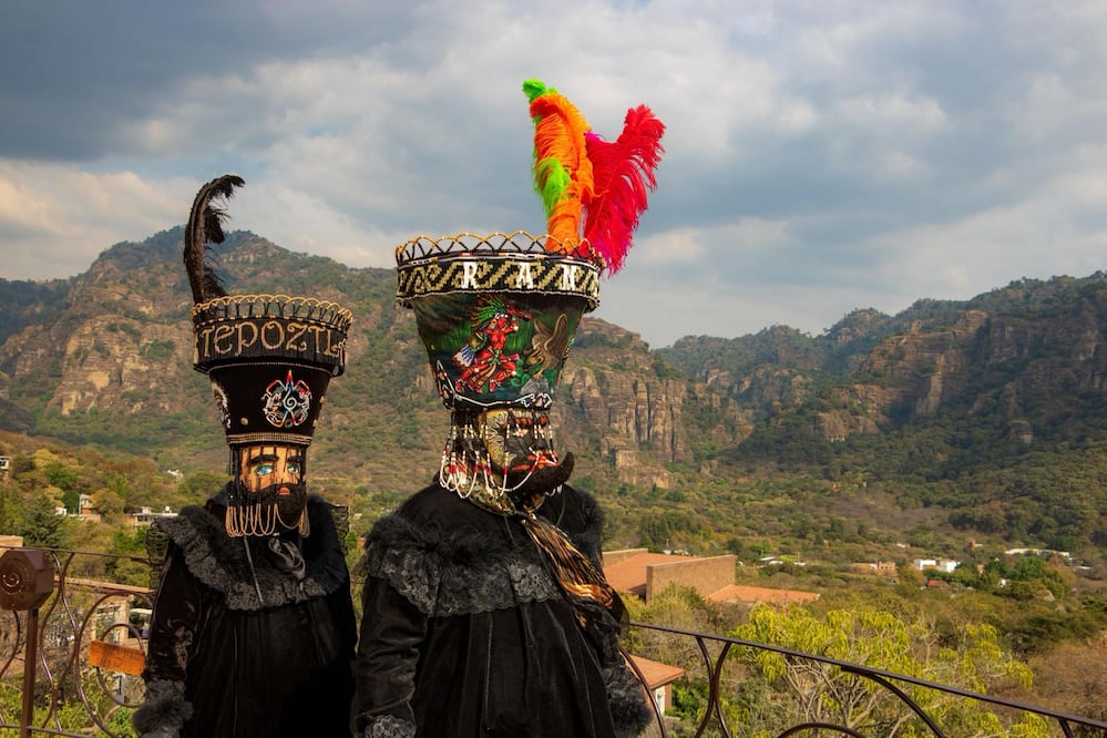Familias y visitantes se reunirán en la plaza principal de Tepoztlán para disfrutar el baile de los chinelos. Foto: Secretaría de Turismo de Morelos