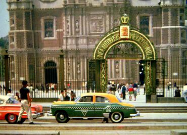 La primera mujer que recibió unas placas de taxi