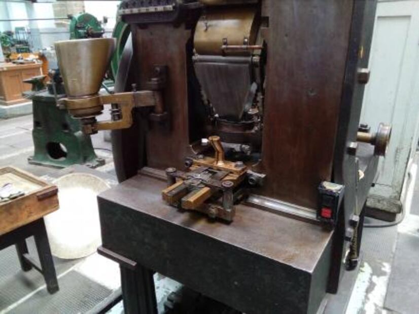 Cuando los billetes eran cuadrados y las monedas no eran redondas