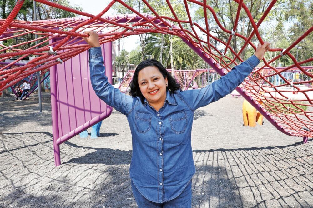 En octubre de 2015 Karla pasó por uno de los procesos más difíciles: el divorcio. Ahora está dedicada a sus dos hijas y a su crecimiento profesional (ARIEL OJEDA/EL UNIVERSAL)