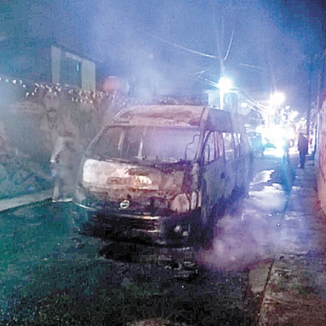 Agre sión. La quema de una unidad de Las Brujas en la CDMX se dio en la colonia Vallejo el 31 de julio pasado. ARCHIVO EL UNIVERSAL