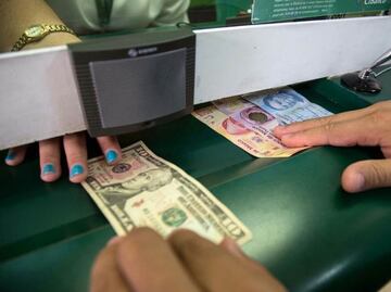 Peso gana terreno al dólar que abre en 19.14 pesos al mayoreo este jueves
