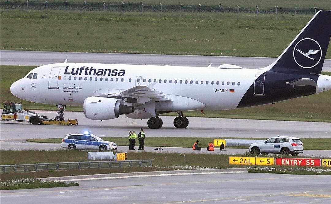 Activistas medioambientales bloquearon el aeropuerto de Múnich, el segundo más grande de Alemania. Foto: AP