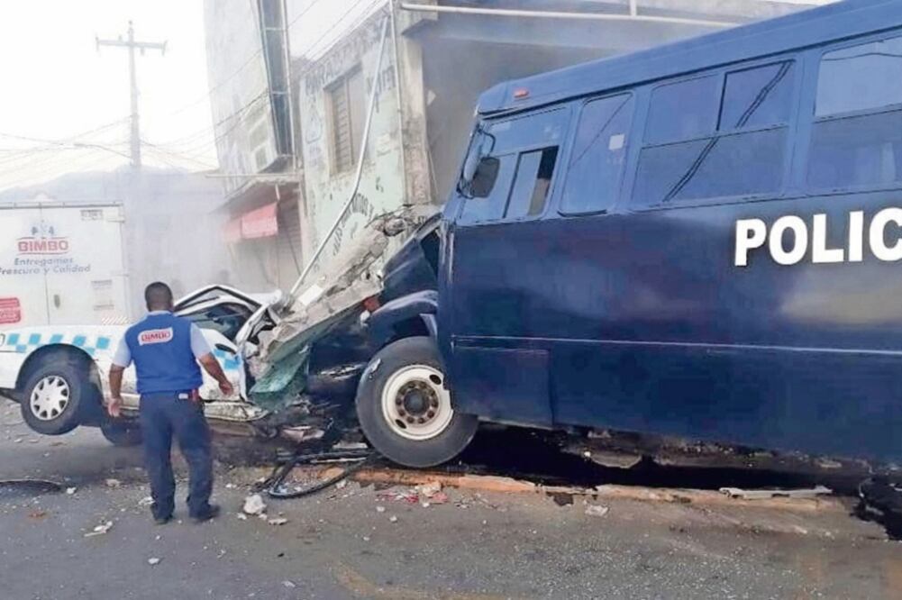 Tragedia. El incidente no dejó civiles heridos pues los autos de alquiler no estaban ocupados y el golpe sólo afectó la fachada de la casa. Foto: GERARDO MENDOZA. EL UNIVERSAL
