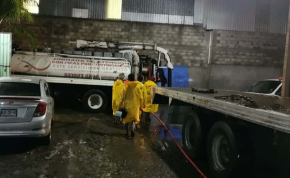 Entre lluvia y lodo, así amanecieron tras inundaciones en Atizapán