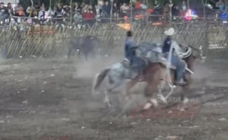 Adolescente recibe cornada de un toro en el cuello durante torneo de lazo en Yucatán; está en estado crítico