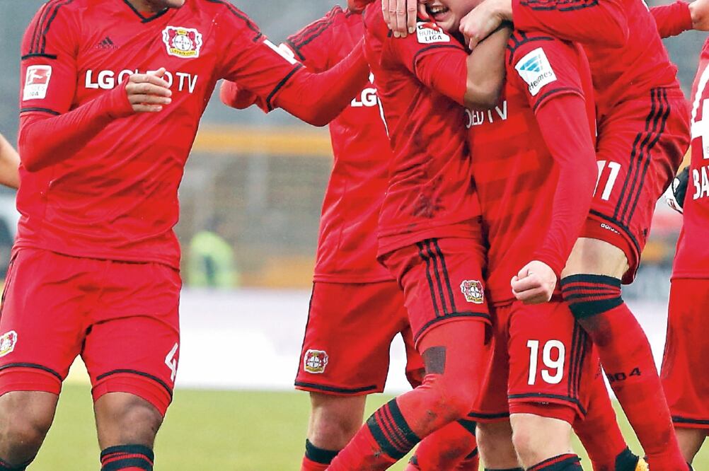 El Leverkusen se impuso por 2-1 al derrotar a Darmstadt (MICHAEL PROBST. AP)
