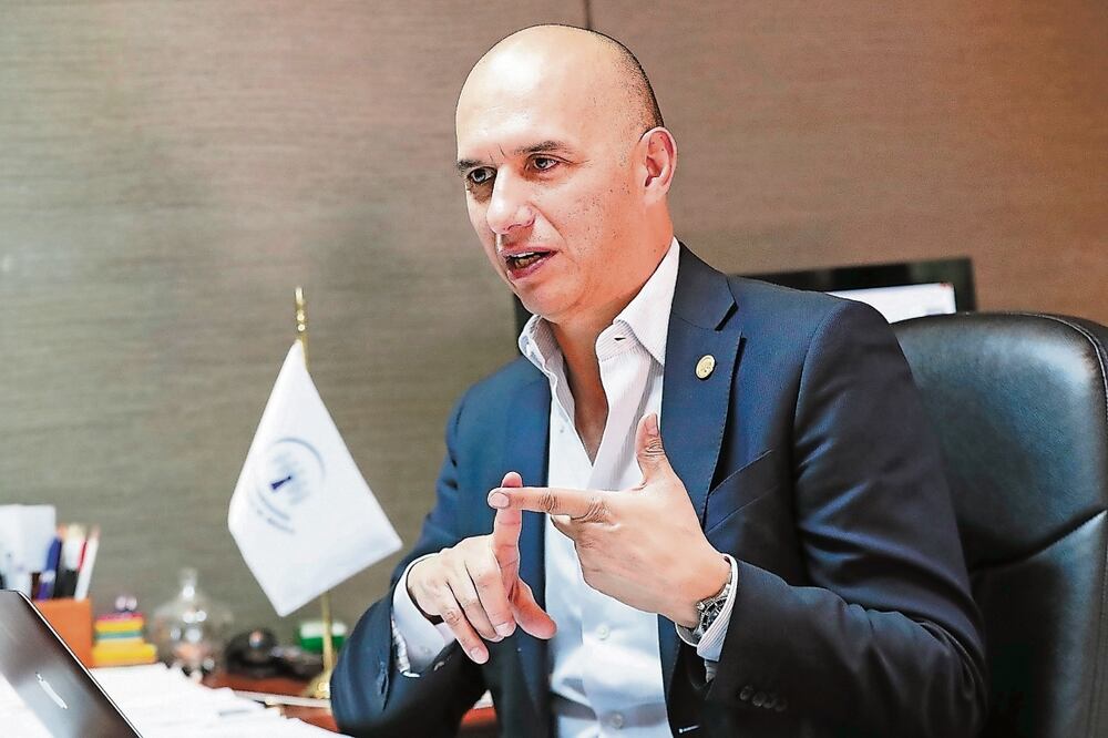 Salvador Guerrero Chiprés informó que el robo de identidad con mujeres registra un incremento de 200%. Foto: Archivo El Universal