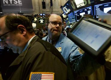 Wall Street abre al alza tras dato del sector privado en EU