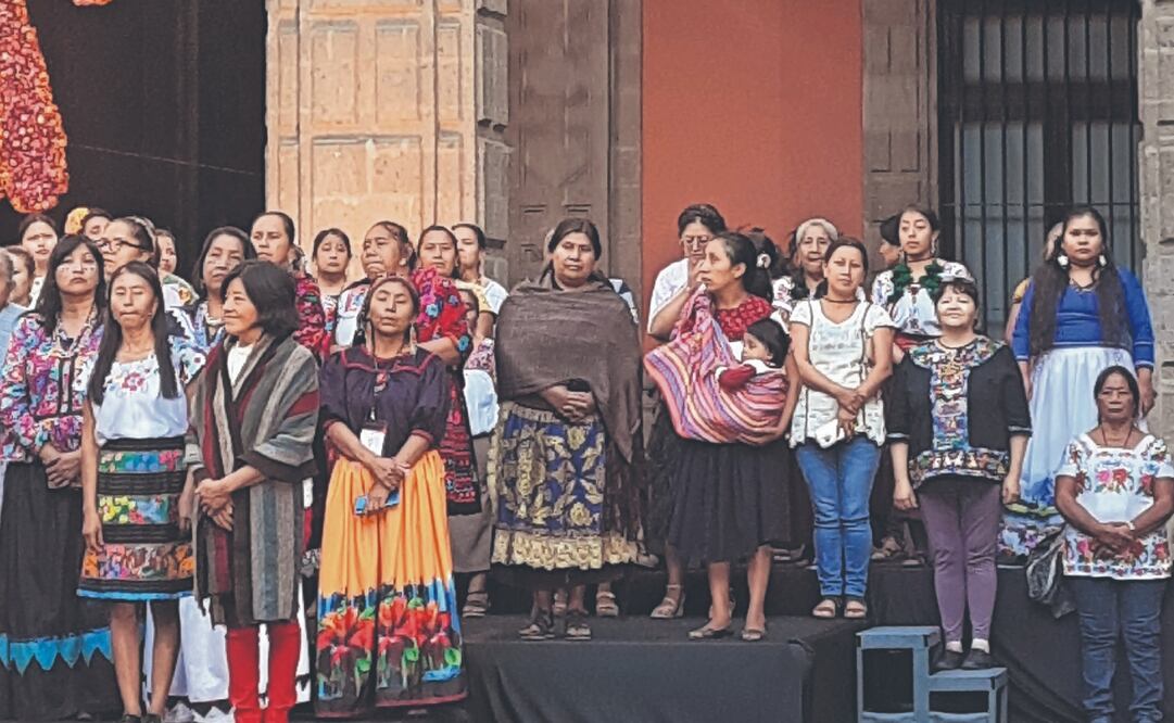 Maltrato a artesanas en Palacio Nacional . Frida Juárez. El Universal