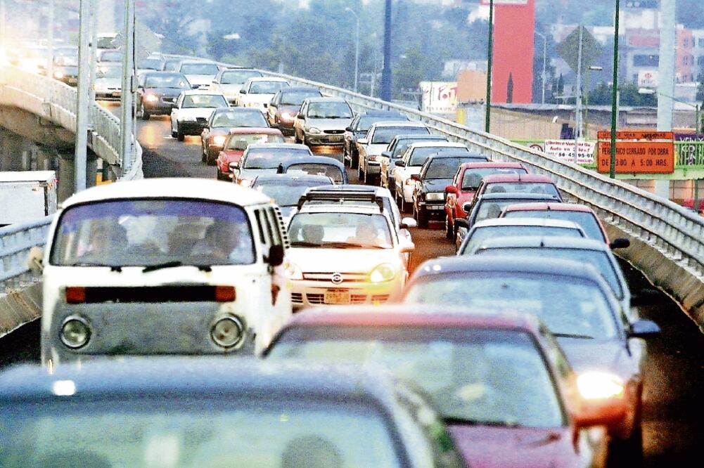El tiempo para llegar a Periférico, que es un recorrido de 3 kilómetros, llega a demorarse hasta media hora (ARCHIVO EL UNIVERSAL)
