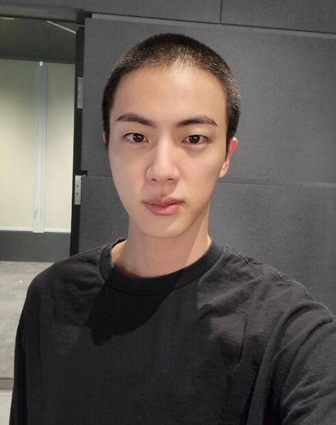 Este es el nuevo corte de cabello de Jin de BTS tras ingresar al servicio militar
