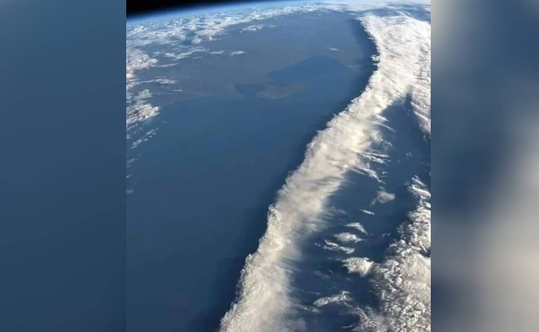 Así se ve un frente frío desde el espacio. Foto: @NASA/El Universal