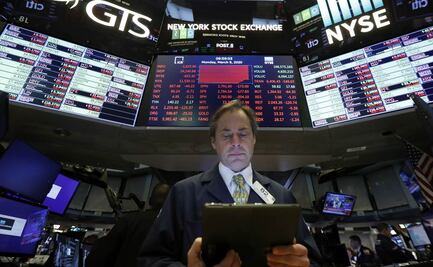 Wall Street abre con fuerte caída; tras suspensión de intercambios sigue en pérdidas