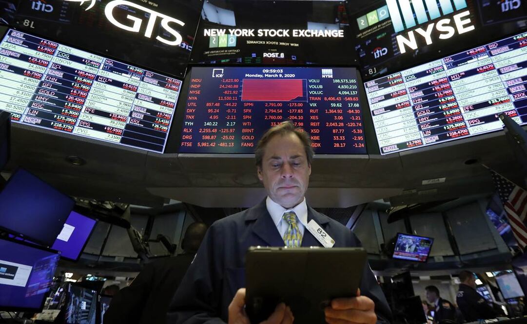 Wall Street abre con fuerte caída; tras suspensión de intercambios sigue en pérdidas