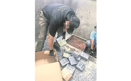 Detienen a 2 con 7 mdd y un kilo de cocaína
