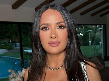 Salma Hayek deslumbra con bubble ponytail en París