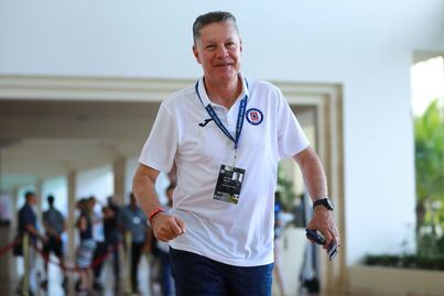 Ricardo Peláez se burla de Televisa