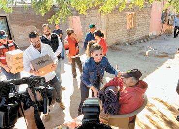 Restablecen caminos y energía eléctrica