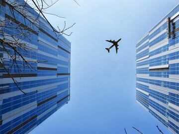 Restricciones al tráfico aéreo en EU continuarán por un tiempo pese a reapertura federal
