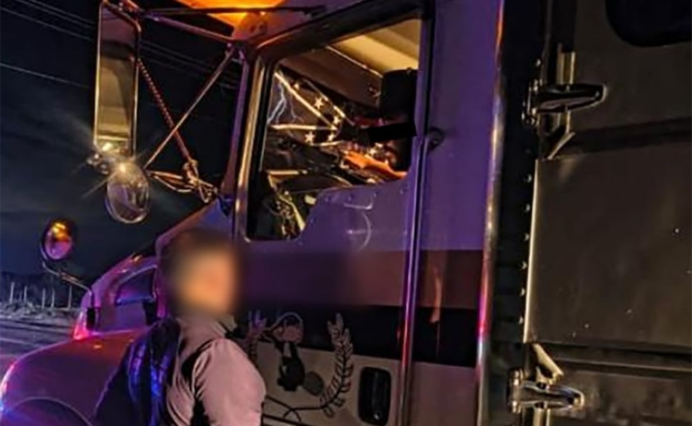 Arresto de chofer de un tractocamión, y decomiso de 7 mil 425 cartuchos útiles y una mira telescópica para armas de fuego. Foto: Especial