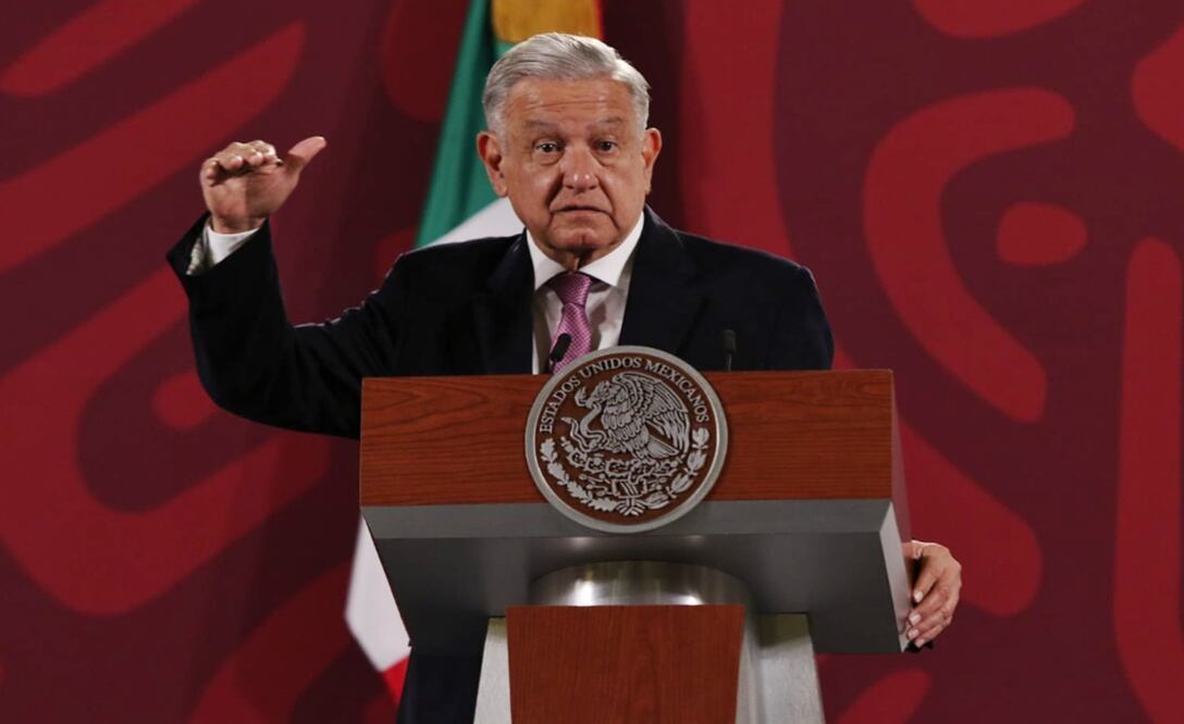 El presidente López Obrador aseguró que su gobierno acatará la resolución de un juez que frenó la implementación del nuevo plan de estudios del país. Foto: Carlos Mejía