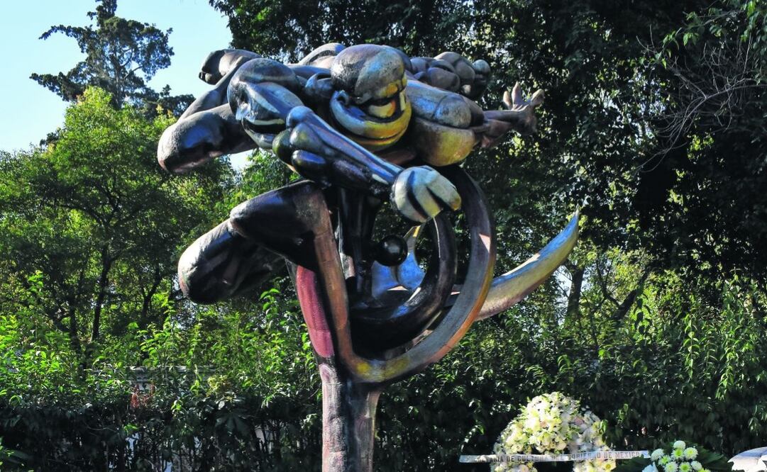 El homenaje se realizó ayer en el monumento a David Alfaro Siqueiros en la Rotonda de las Personas Ilustres, que hace poco estaba abandonado. Foto: Abril Angulo | El Universal
