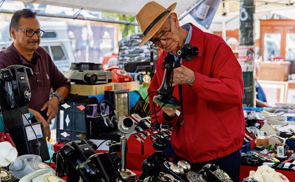 Algunos curiosos y productores de series y películas son los que mantienen viva tanta historia de la telefonía, reconoció Jorge. Foto: Hugo Salvador / EL UNIVERSAL