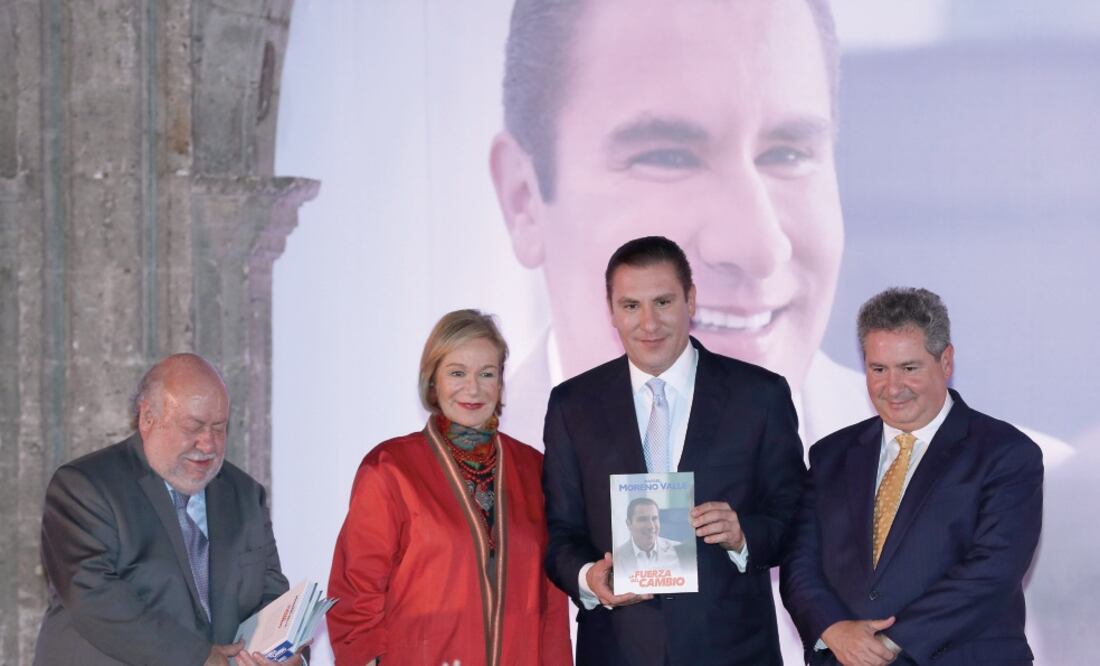 Miguel Ángel Porrúa, Guadalupe Loaeza y Leonardo Curzio durante la presentac ió n del libro de Rafael Moreno Valle, ex gobernador de Puebla. (VALENTE ROSAS. EL UNIVERSAL)