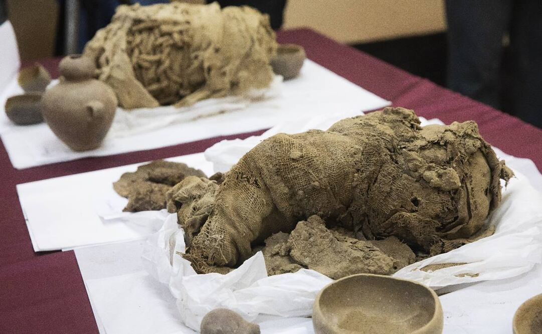 Los restos de 20 momias, entre ellas ocho niños, de entre 800 y mil 200 años de antigüedad, fueron presentadas este martes. Foto: Xinhua