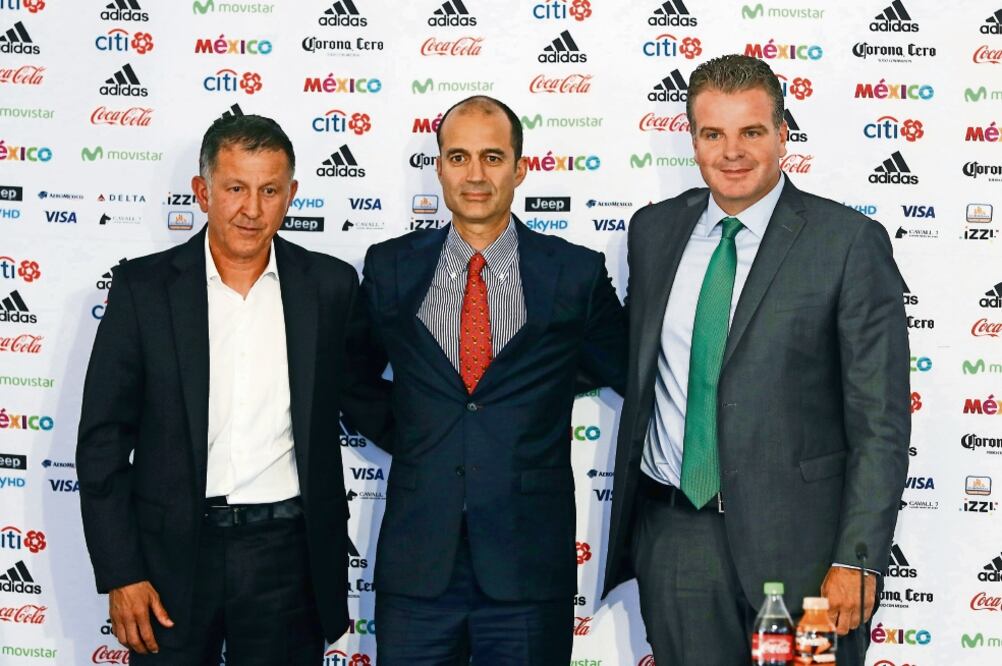 Dennis Te Kloese, director de Selecciones Nacionales, atareado. (IMAGO7)