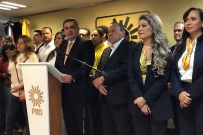 Luis Espinosa Cházaro se registra como aspirante a la jefatura de Gobierno