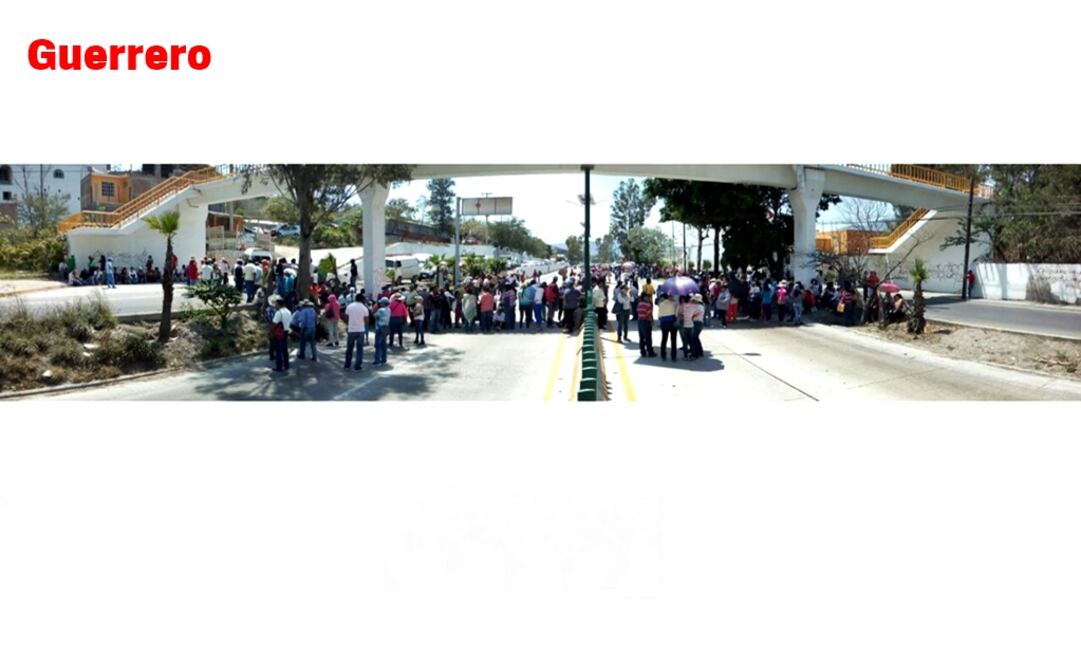 Maestros de la Coordinadora Estatal de trabajadores de la Educación de Guerrero (CETEG) bloquearon la Autopista del Sol en ambos sentidos a la altura de la Seder en Chilpancingo. Foto Dassaev Téllez/EL UNIVERSAL