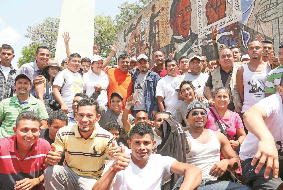 Los integrantes del viacrucis provienen de Honduras, El Salvador, Guatemala, Nicaragua y Cuba, quienes demandan se les respeten sus derechos humanos en su camino hacia Estados Unidos (ARTURO PÉREZ / CUARTOSCURO)