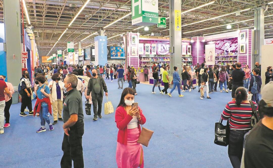 El público ha tenido que aprender a generar un nuevo recorrido por la feria. Fotos: Juan Boites/ EL UNIVERSAL.