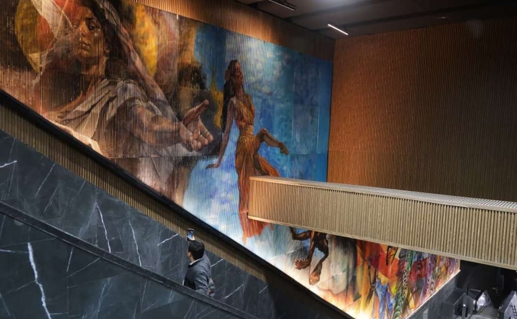 Se trata de un mural realizado con una técnica especial que permite a los espectadores ver distintas imágenes, de acuerdo con el ángulo desde donde se mire. | Foto: Carlos Mejía.
