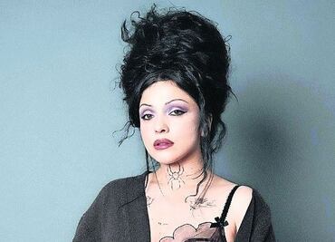 Pisar Bellas Artes estremece a Mon Laferte