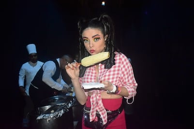 Con Polly, Violeta Isfel entra al multiverso