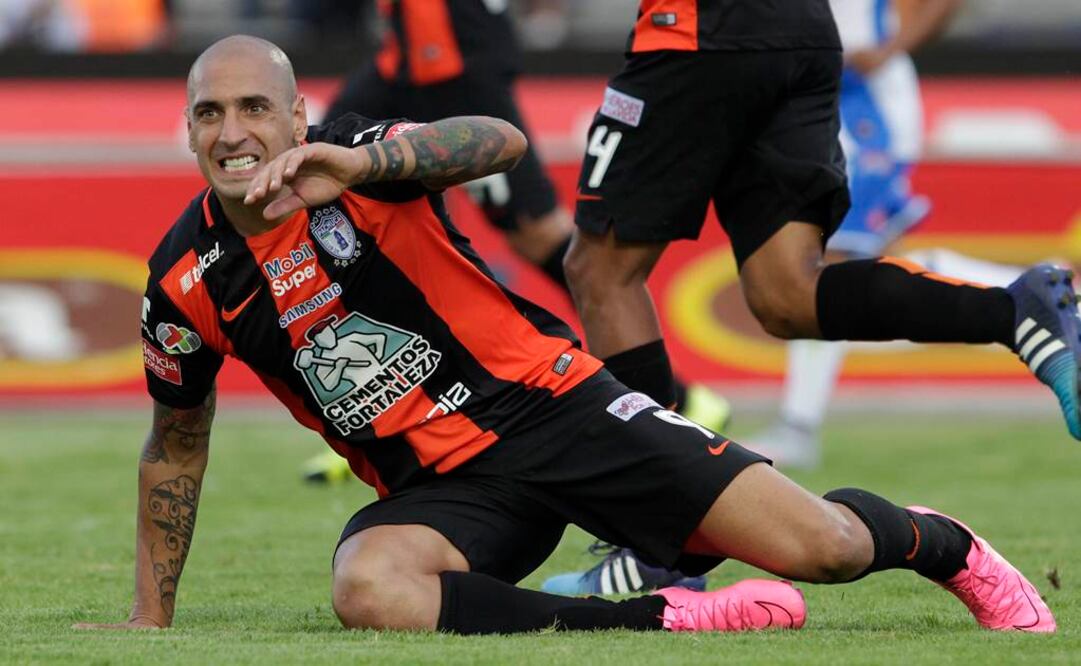 Pachuca suspende a Ariel Nahuelpán