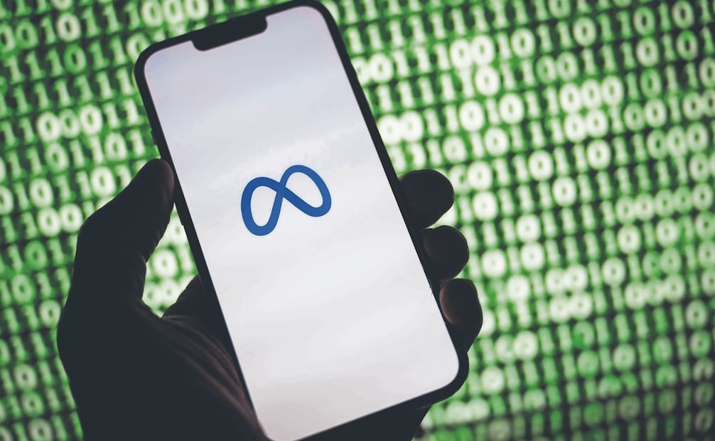 El logotipo de Meta en un teléfono inteligente en Mulhouse, Francia. Foto: AFP