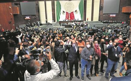 Protestan periodistas en Senado y San Lázaro