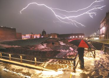 Un rayo sobre Templo Mayor, balazos en Michoacán y la Ley Olimpia, entre las fotos de la semana