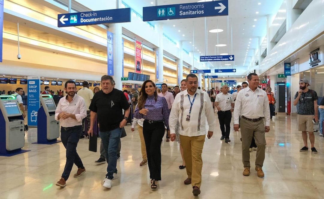 Mara Lezama en su visita sorpresa al Aeropuerto Internacional de Cancún. Foto: Especial