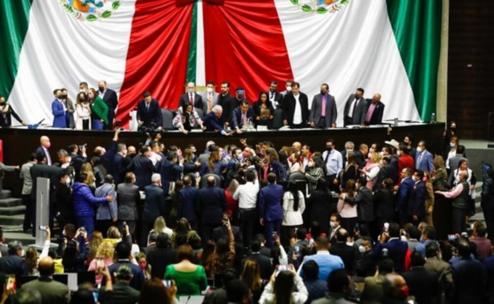 Entre gritos y empujones por Miscelánea Fiscal, opositores y Morena revientan la sesión