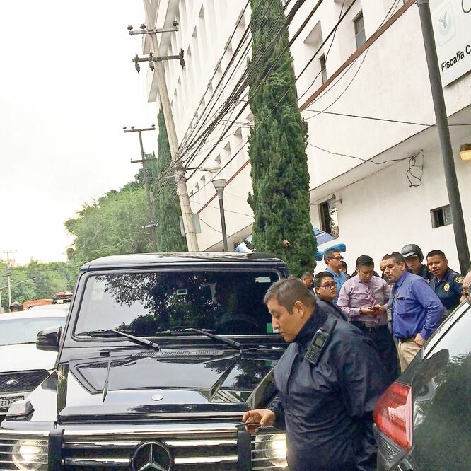 En las afueras de la Fiscalía Central de Investigaciones este viernes se regi st ró un despliegue policiaco, tras la resistencia de dos hombres a ser detenidos. ARCHIVO EL UNIVERSAL
