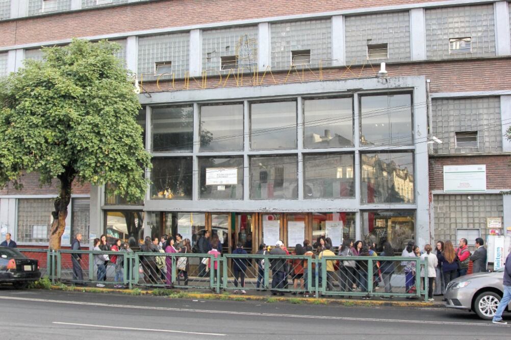 Educación. El legislador Juan Gabriel Corchado propuso apoyar a los menores que quedaron desamparados a concluir sus estudios profesionales. (ARCHIVO. EL UNIVERSAL)