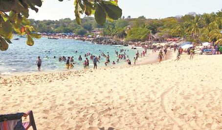 Cierran playas de Puerto Escondido 15 días