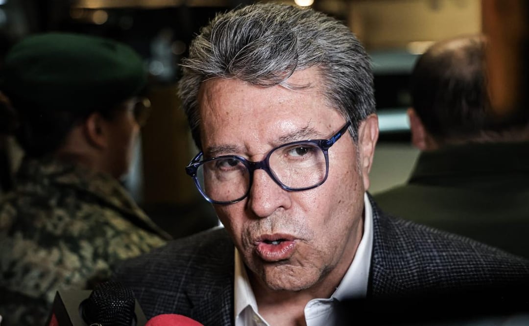 Ricardo Monreal, coordinador de Morena en la Cámara de Diputados saliendo de Palacio Nacional tras revisión de la propuesta de reforma electoral (14/01/2026). Foto: Gabriel Pano / EL UNIVERSAL