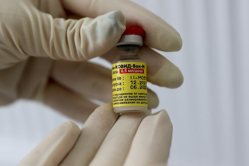 Dosis de la vacuna Gam-COVID-vac M para adolescentes. Foto: AP / Vitally Timkiv, archivo 